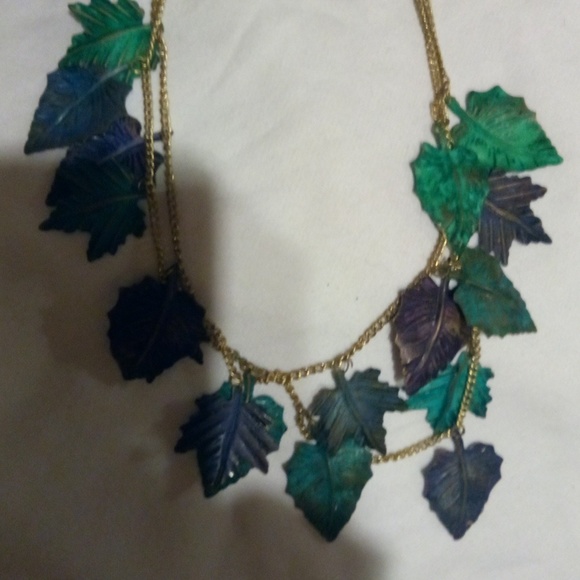 Vintage leaf necklace - Picture 2 of 5